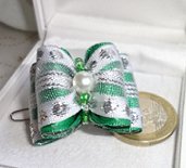 Perles irisée et rocailles.