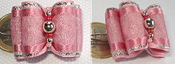 Perle en métal argent, deux plus petites et rocailles.