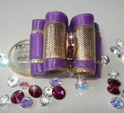 5 Strass cristal swarovski améthyste monté en demi-lune.