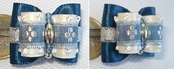 Perles allongée en métal argent et rocailles.