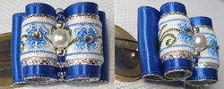 Très belle perle de qualité irisée, deux en métal argent et rocailles.