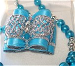 Perle allongée argent et deux swarovski crital AB et rocailles.