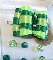 Perle cristal de swarovski, deux en métal argent et rocailles.