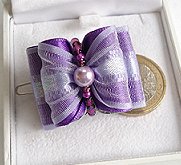 Perle irisée et rocailles.